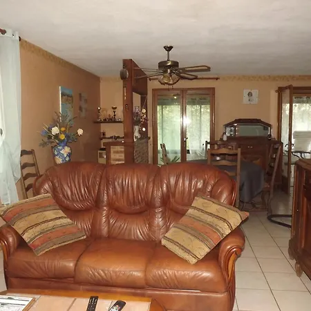 Bienvenue A La Noyeraie *