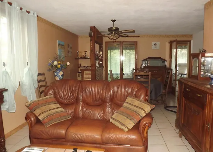 Bienvenue A La Noyeraie *